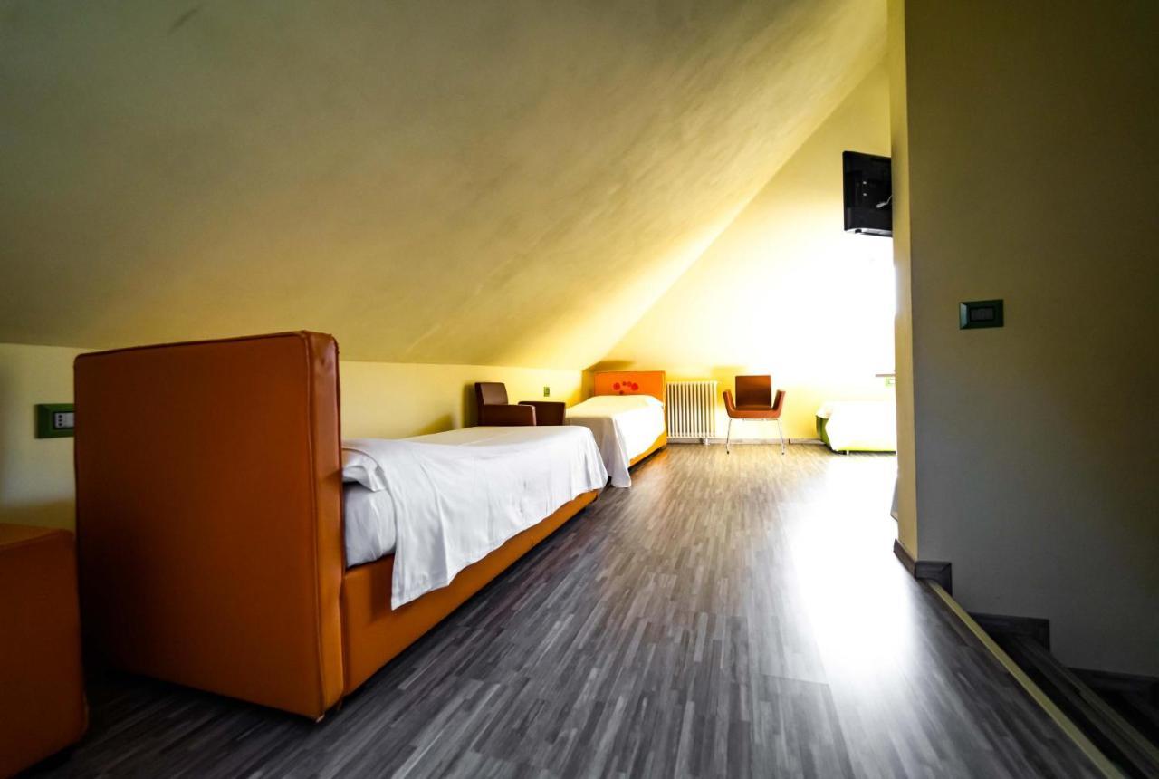 Montebello Lecco Room photo