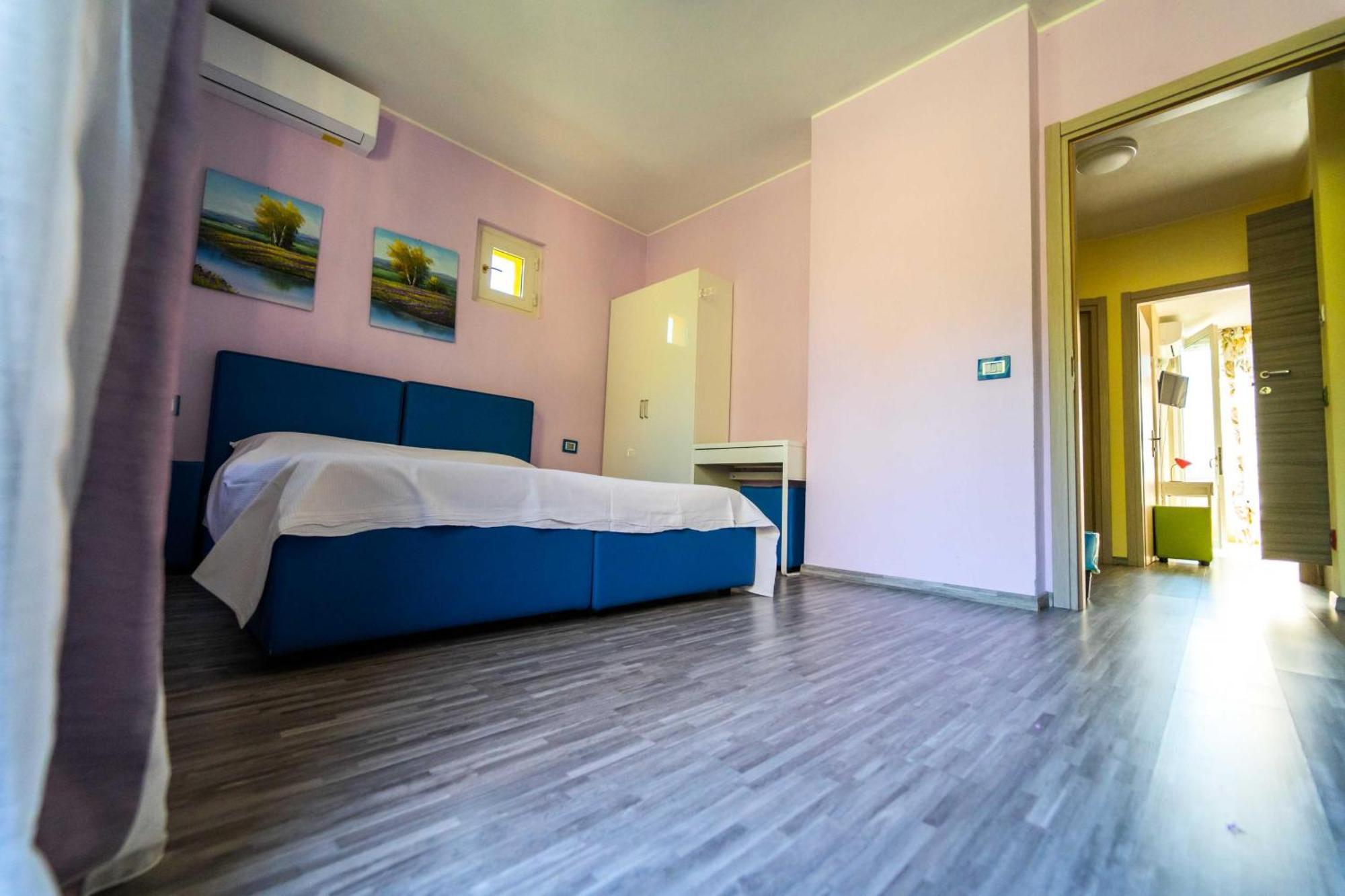 Montebello Lecco Room photo