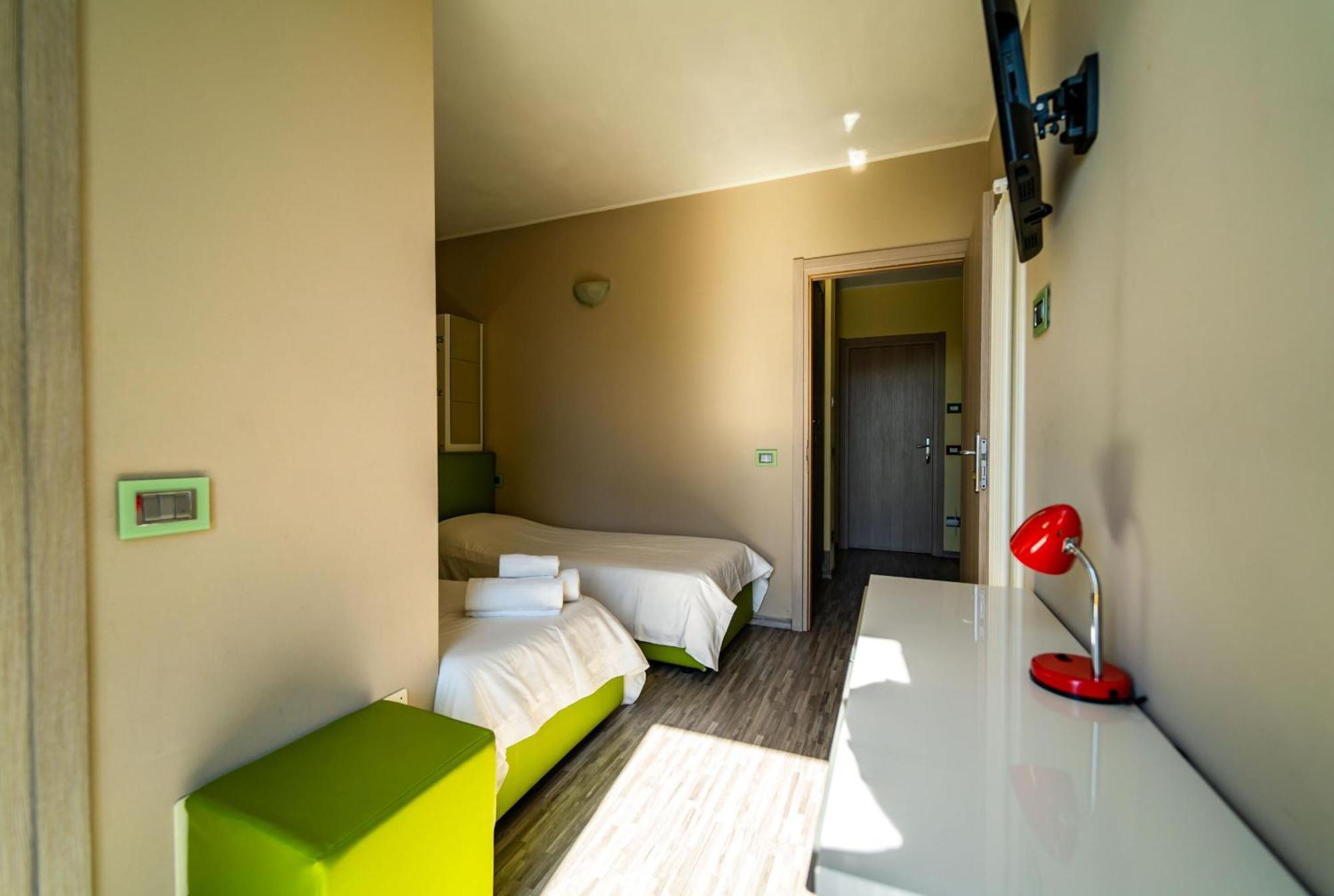 Montebello Lecco Room photo