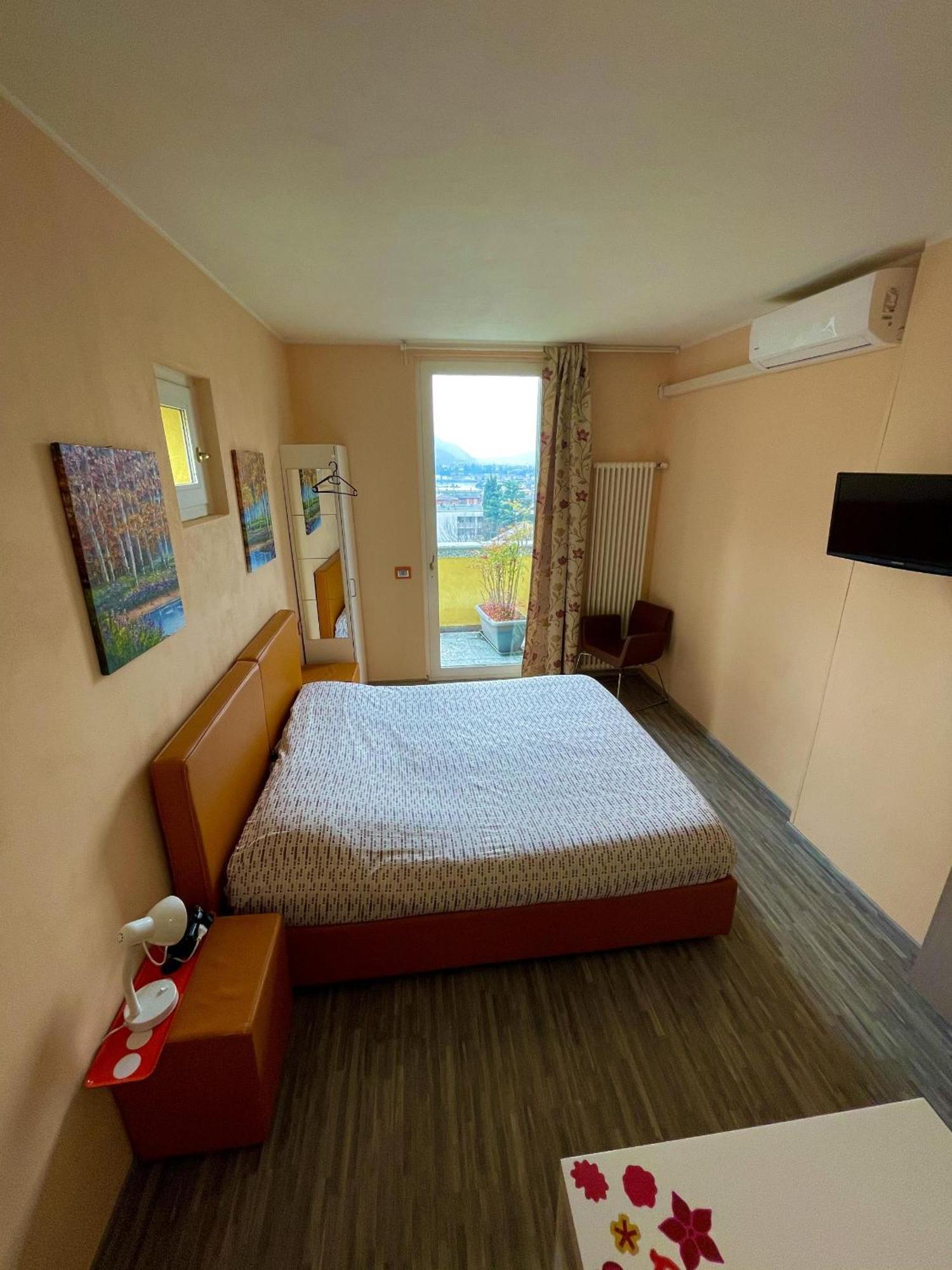 Montebello Lecco Room photo